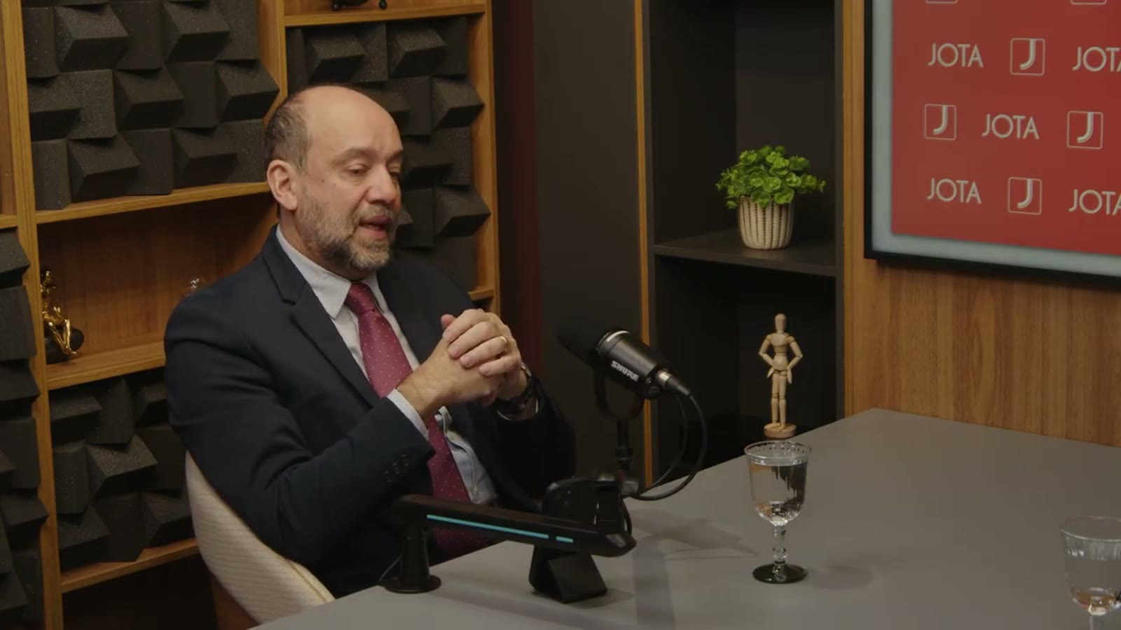 Vinícius Carvalho Pinheiro responde sobre um piso global de direitos
