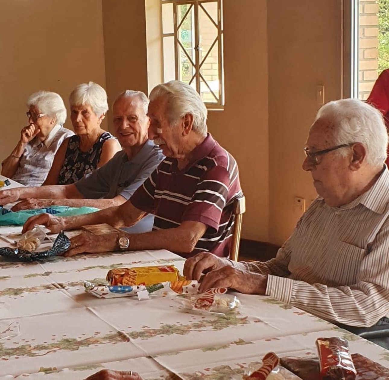 Celebração entre moradores e familiares